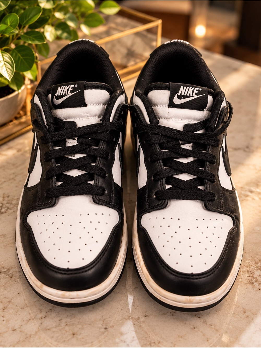Nike women’s Black/White Low-Top Sneakers